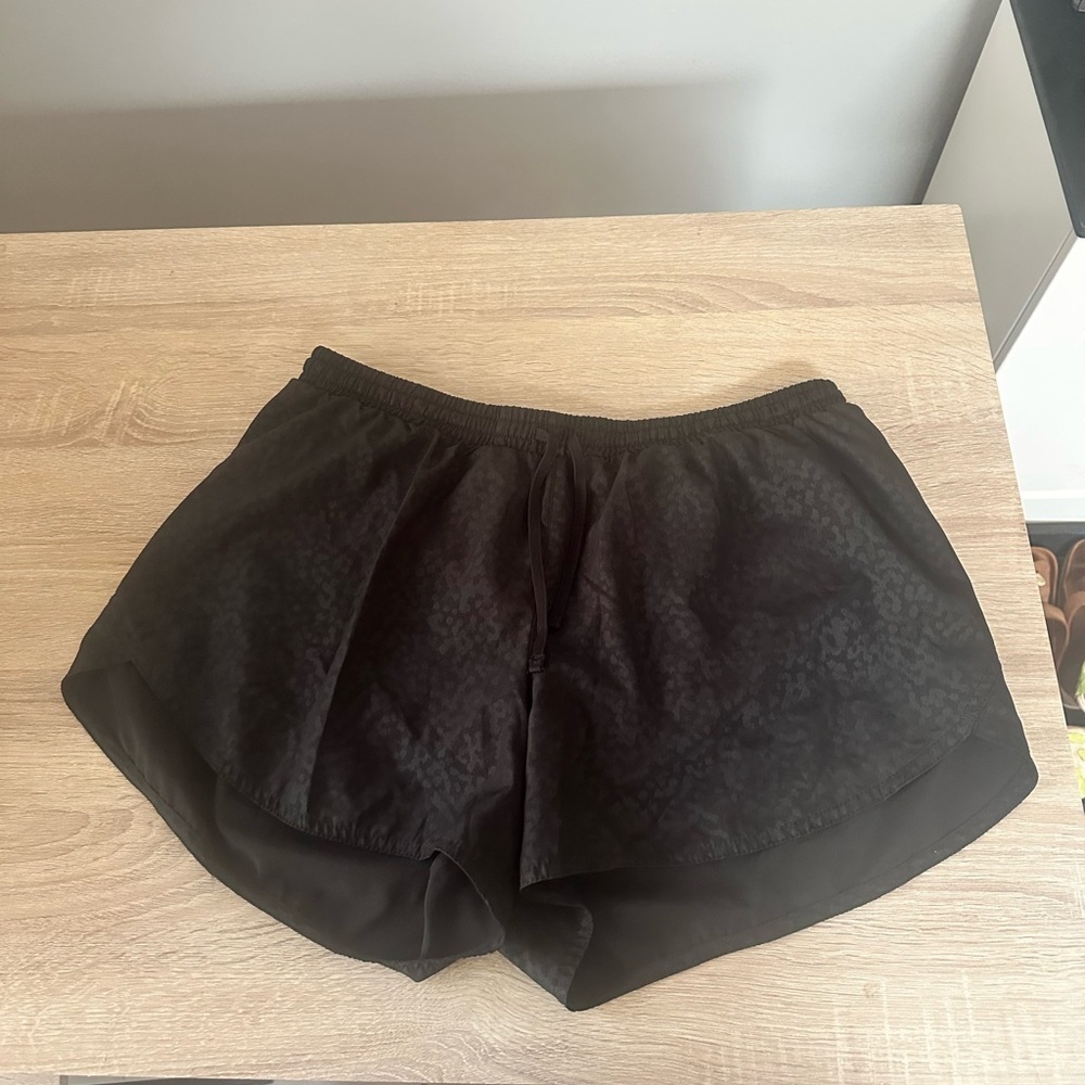 Bundle of 2 Old Navy Go-Dry Run Shorts: Size Large Floral and black leopard - Picture 10 of 15